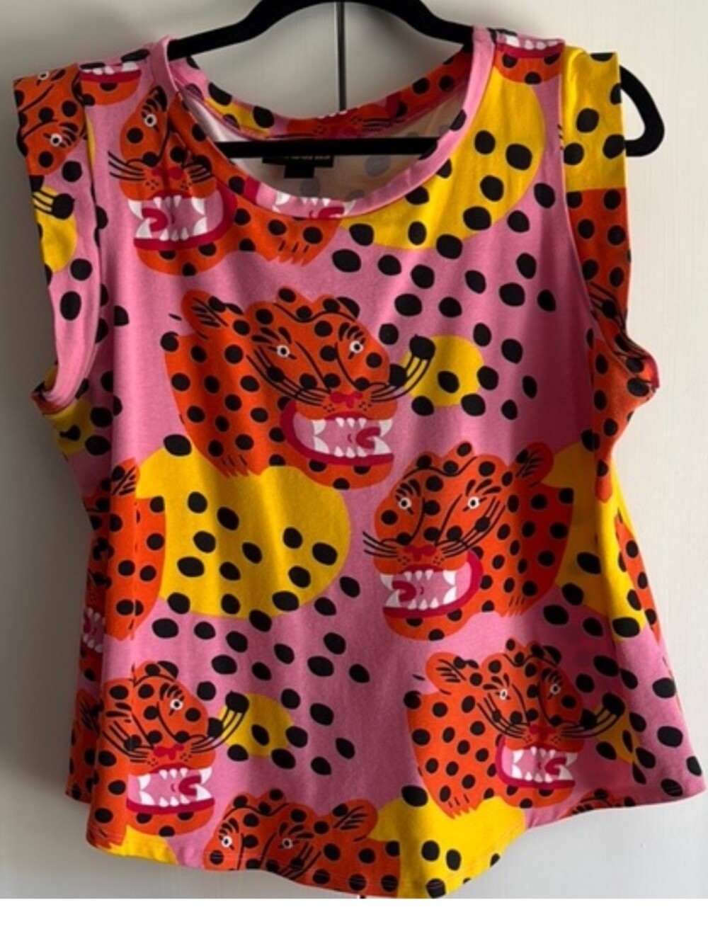Sleeveless Pink Graphic Tiger Print Tank Top